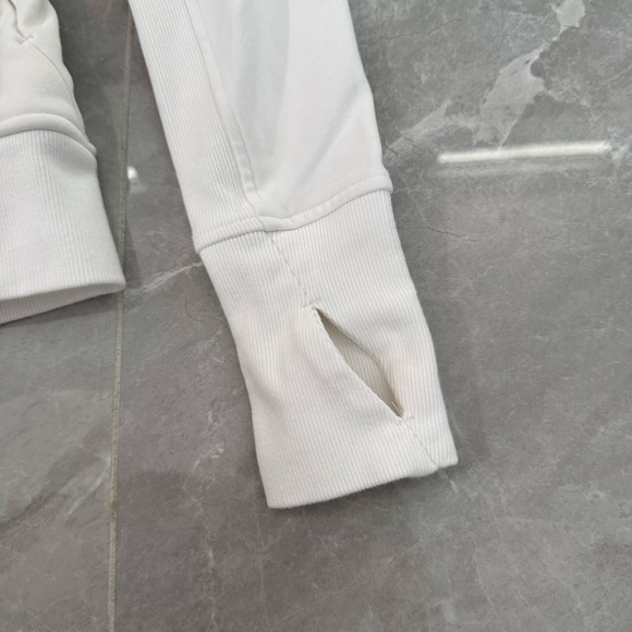 Women’s Athleta Triumph Hoodie Full Zip Jacket Thumbholes Size XS - Picture 9 of 16